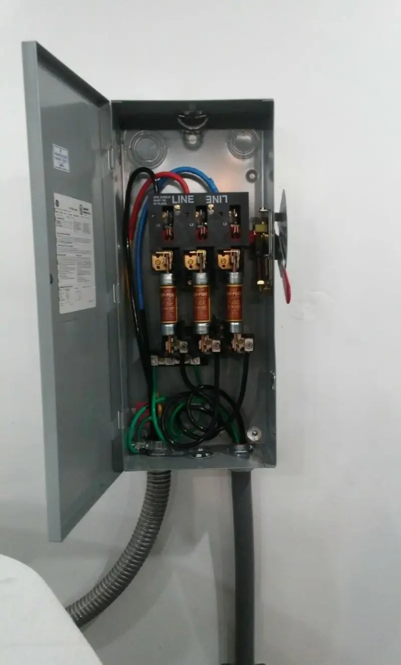 Three-phase disconnect switch installed for Smoke Detector Installation in Largo